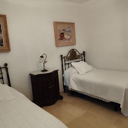 Chalet Con Piscina A 50 M De La Playa . Marbella Luaran gambar