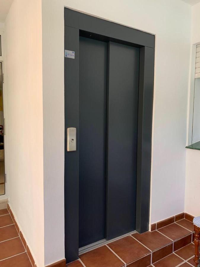Chalet Con Piscina A 50 M De La Playa . Marbella Luaran gambar