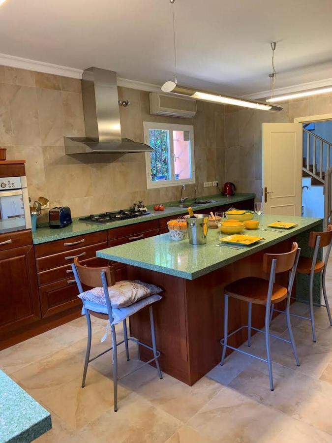 Chalet Con Piscina A 50 M De La Playa . Marbella Luaran gambar